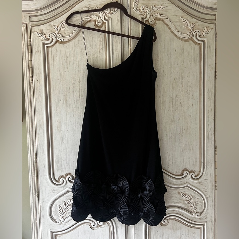 Women’s Size 10, One Shoulder Dress